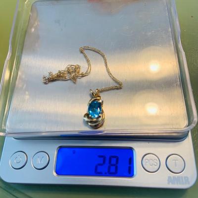 LOT 70: Beautiful 14K Gold Blue Topaz Necklace TW 2.81g