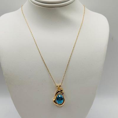 LOT 70: Beautiful 14K Gold Blue Topaz Necklace TW 2.81g