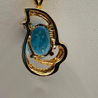 LOT 70: Beautiful 14K Gold Blue Topaz Necklace TW 2.81g