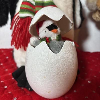 LOT 99: Holiday Animated or Musical Figures