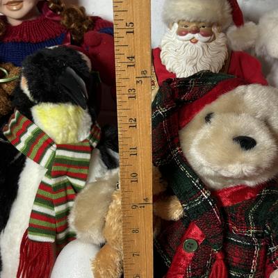 LOT 99: Holiday Animated or Musical Figures