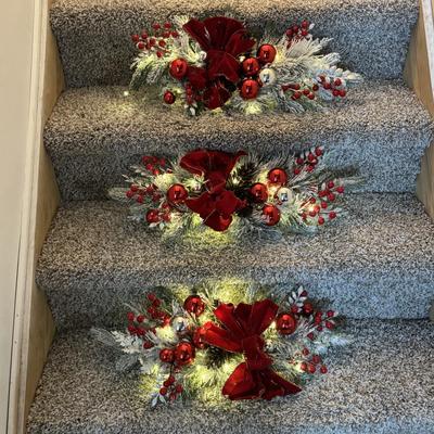 LOT 106: Holiday Decor: Santa Figure, Gold Wire Sleigh, Floral Centerpiece and More