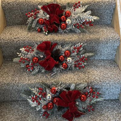 LOT 106: Holiday Decor: Santa Figure, Gold Wire Sleigh, Floral Centerpiece and More