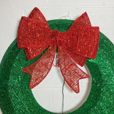 LOT 271: Large Size Lighted Wreath