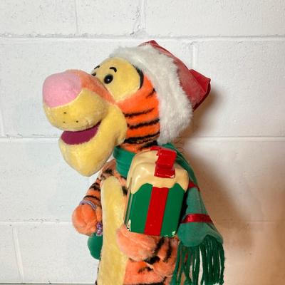 LOT 279: Disney's Winnie the Pooh and Tigger Telco Motion-ette Electronic Display Figures with Adapters
