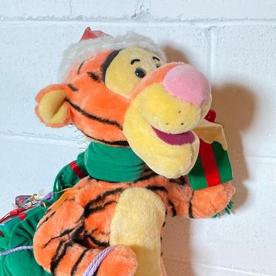 LOT 279: Disney's Winnie the Pooh and Tigger Telco Motion-ette Electronic Display Figures with Adapters