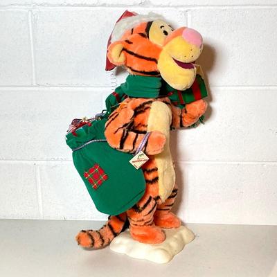 LOT 279: Disney's Winnie the Pooh and Tigger Telco Motion-ette Electronic Display Figures with Adapters