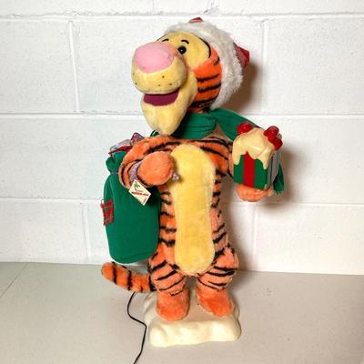 LOT 279: Disney's Winnie the Pooh and Tigger Telco Motion-ette Electronic Display Figures with Adapters