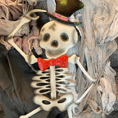 LOT 284: Halloween Decor - Skeletons, Ghosts (Inflatables) and More