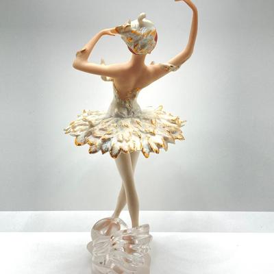 LOT 165: Stunning Ballerina Odette from Swan Lake Limited Edition of 9500 TM Bolshoi Theatre TFM