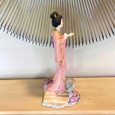 LOT 179: 1989 The Franklin Mint - "Yoshiko Manabu Saito" Fine Porcelain Figurine