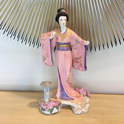LOT 179: 1989 The Franklin Mint - "Yoshiko Manabu Saito" Fine Porcelain Figurine