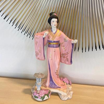 LOT 179: 1989 The Franklin Mint - "Yoshiko Manabu Saito" Fine Porcelain Figurine