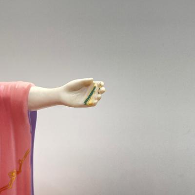 LOT 179: 1989 The Franklin Mint - "Yoshiko Manabu Saito" Fine Porcelain Figurine