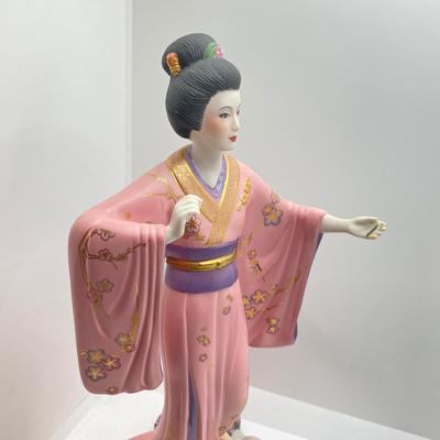 LOT 179: 1989 The Franklin Mint - "Yoshiko Manabu Saito" Fine Porcelain Figurine