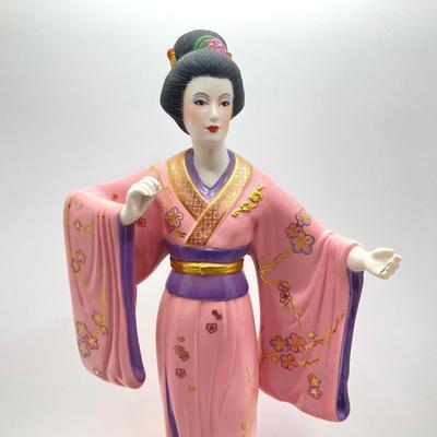 LOT 179: 1989 The Franklin Mint - "Yoshiko Manabu Saito" Fine Porcelain Figurine