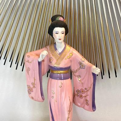 LOT 179: 1989 The Franklin Mint - "Yoshiko Manabu Saito" Fine Porcelain Figurine