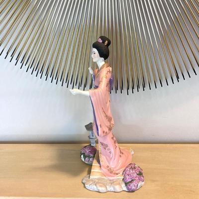 LOT 179: 1989 The Franklin Mint - "Yoshiko Manabu Saito" Fine Porcelain Figurine