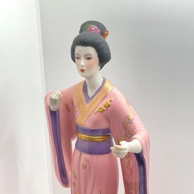 LOT 179: 1989 The Franklin Mint - "Yoshiko Manabu Saito" Fine Porcelain Figurine