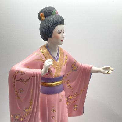 LOT 179: 1989 The Franklin Mint - "Yoshiko Manabu Saito" Fine Porcelain Figurine