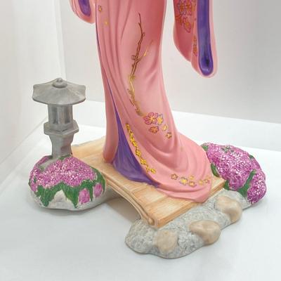 LOT 179: 1989 The Franklin Mint - "Yoshiko Manabu Saito" Fine Porcelain Figurine