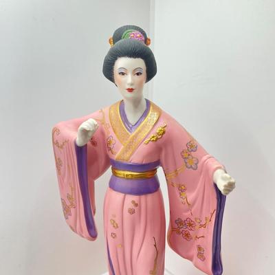 LOT 179: 1989 The Franklin Mint - "Yoshiko Manabu Saito" Fine Porcelain Figurine