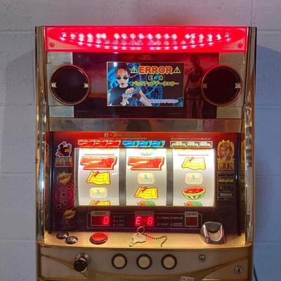 LOT 185: Lara Croft Tomb Raider Slot / Gaming Machine with Key and Tokens