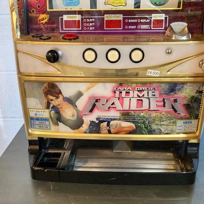 LOT 185: Lara Croft Tomb Raider Slot / Gaming Machine with Key and Tokens