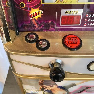 LOT 185: Lara Croft Tomb Raider Slot / Gaming Machine with Key and Tokens