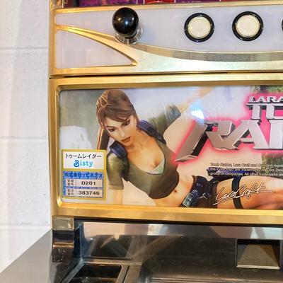 LOT 185: Lara Croft Tomb Raider Slot / Gaming Machine with Key and Tokens