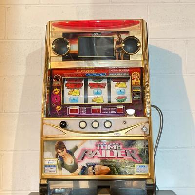 LOT 185: Lara Croft Tomb Raider Slot / Gaming Machine with Key and Tokens