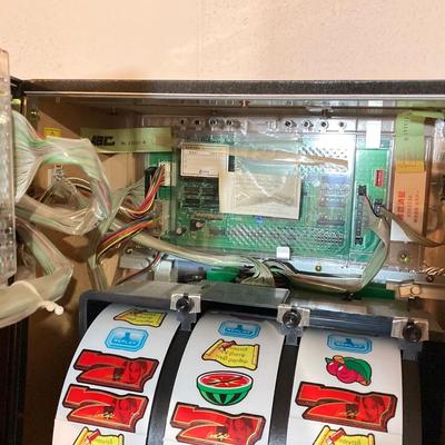 LOT 185: Lara Croft Tomb Raider Slot / Gaming Machine with Key and Tokens