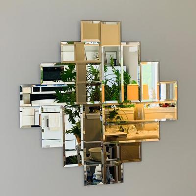 LOT 194: Decorative Wall Mirror