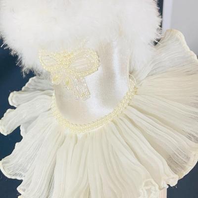 LOT 199: Lenox Poised Porcelain Ballerina Figruine