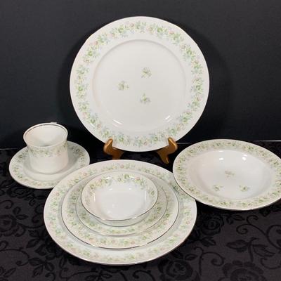 LOT 233: Johann Haviland Bavaria China Forever Spring 7 Piece Table Settings - Cup, Saucer, Dinner Plate, Salad Plate, Dessert Plate,...