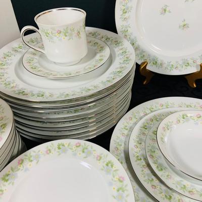 LOT 233: Johann Haviland Bavaria China Forever Spring 7 Piece Table Settings - Cup, Saucer, Dinner Plate, Salad Plate, Dessert Plate,...