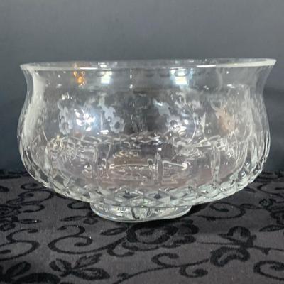 LOT 236: Collection of Crystal Pieces - Horn Cornucopia, Bowl, Jar and Ashtray