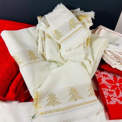 LOT 238: Large Selection of Christmas Linens, Holiday Glasses and Metal Decor