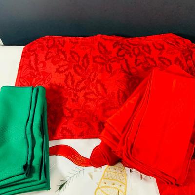 LOT 238: Large Selection of Christmas Linens, Holiday Glasses and Metal Decor