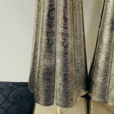 LOT 238: Large Selection of Christmas Linens, Holiday Glasses and Metal Decor
