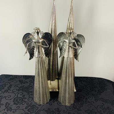 LOT 238: Large Selection of Christmas Linens, Holiday Glasses and Metal Decor