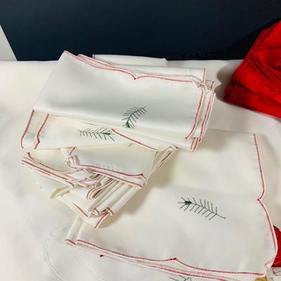 LOT 238: Large Selection of Christmas Linens, Holiday Glasses and Metal Decor
