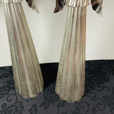 LOT 238: Large Selection of Christmas Linens, Holiday Glasses and Metal Decor