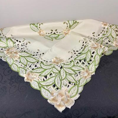 LOT 239: Spring Inspired Collection Forever Including Linen, Placemats sand Glass Drink Stirrer