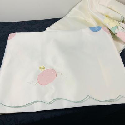 LOT 239: Spring Inspired Collection Forever Including Linen, Placemats sand Glass Drink Stirrer
