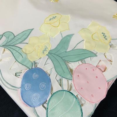 LOT 239: Spring Inspired Collection Forever Including Linen, Placemats sand Glass Drink Stirrer