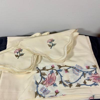 LOT 240: Large Selection of Lines -Table Cloths, Napkins and: Home Decor