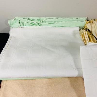 LOT 240: Large Selection of Lines -Table Cloths, Napkins and: Home Decor