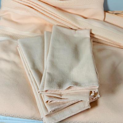 LOT 240: Large Selection of Lines -Table Cloths, Napkins and: Home Decor