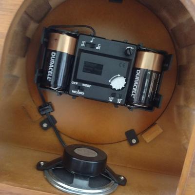 Howard Miller Wood Case Dual Chime Battery Mantle Clock in Working Condition
